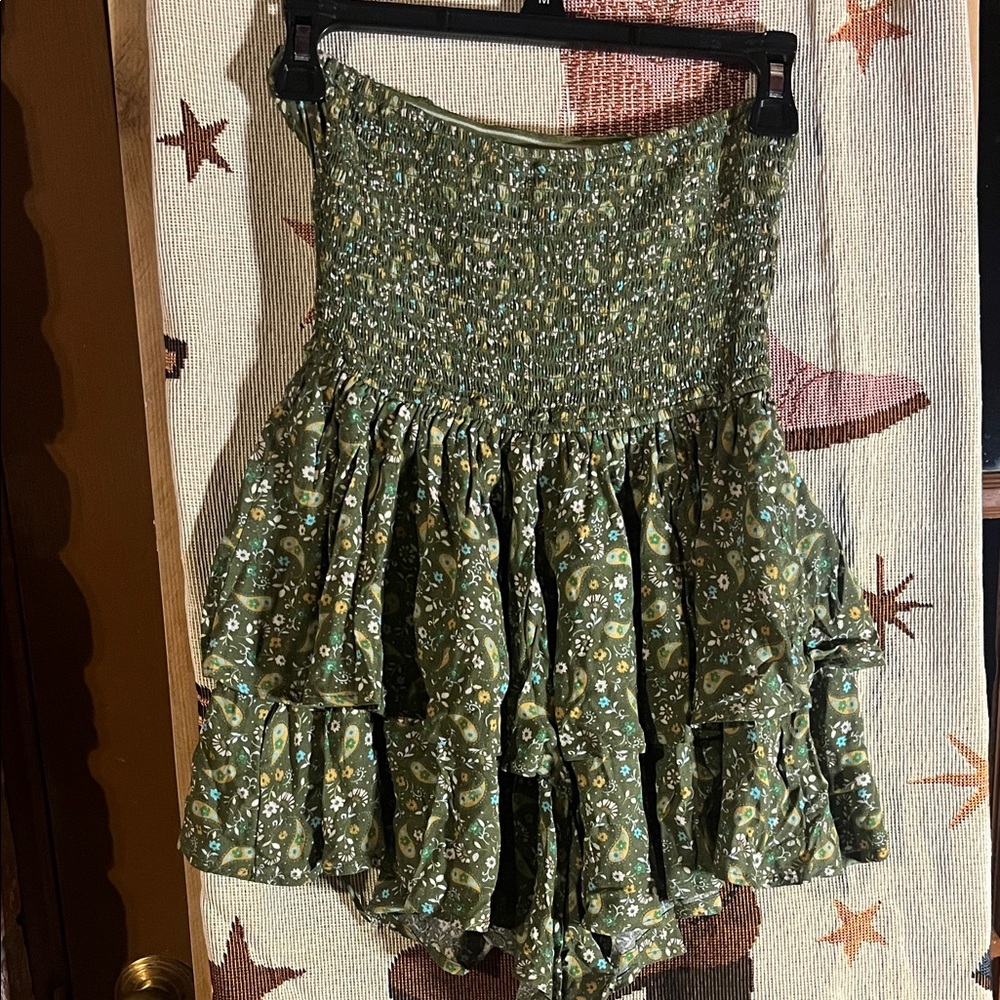 Floral Green Ruffled Romper - Picture 2 of 2